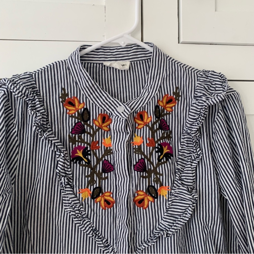 Dance & Marvel Blue Stripe Floral Embroidered Ruffle Long Sleeve Button Top L - Picture 3 of 13